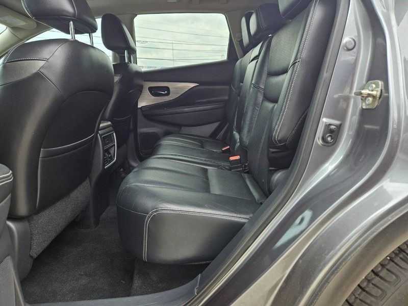 Nissan Murano Vehicle Full-screen Gallery Image 13