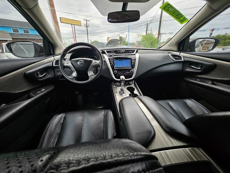 Nissan Murano Vehicle Full-screen Gallery Image 14