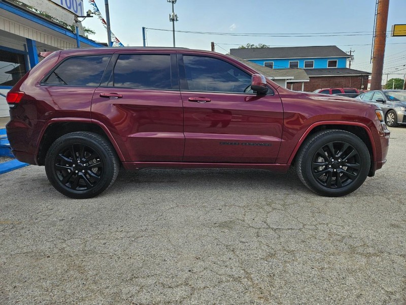 Jeep Grand Cherokee Vehicle Full-screen Gallery Image 2