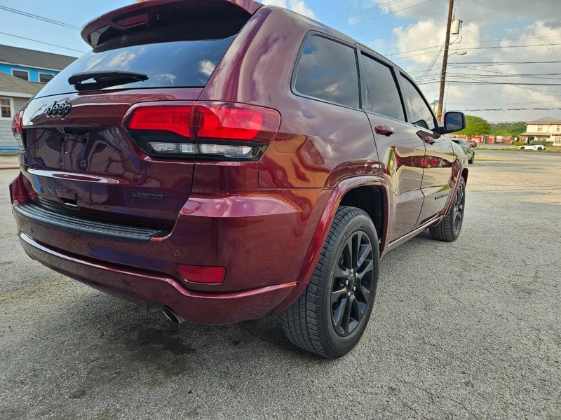 Jeep Grand Cherokee Vehicle Full-screen Gallery Image 5