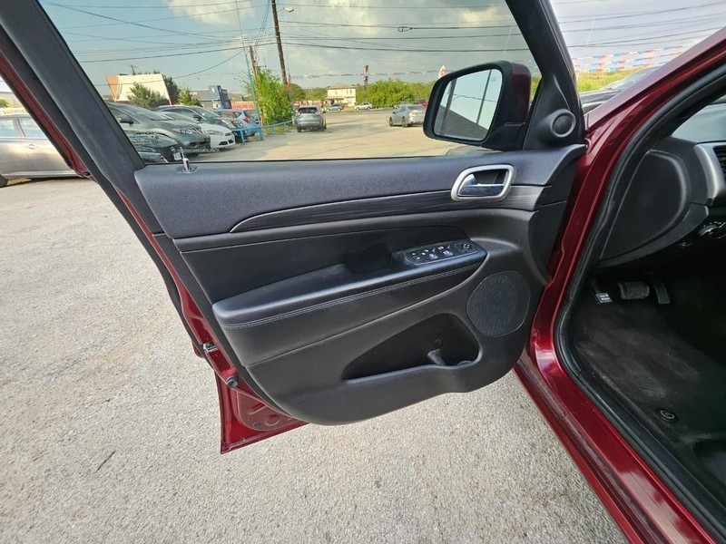 Jeep Grand Cherokee Vehicle Full-screen Gallery Image 11