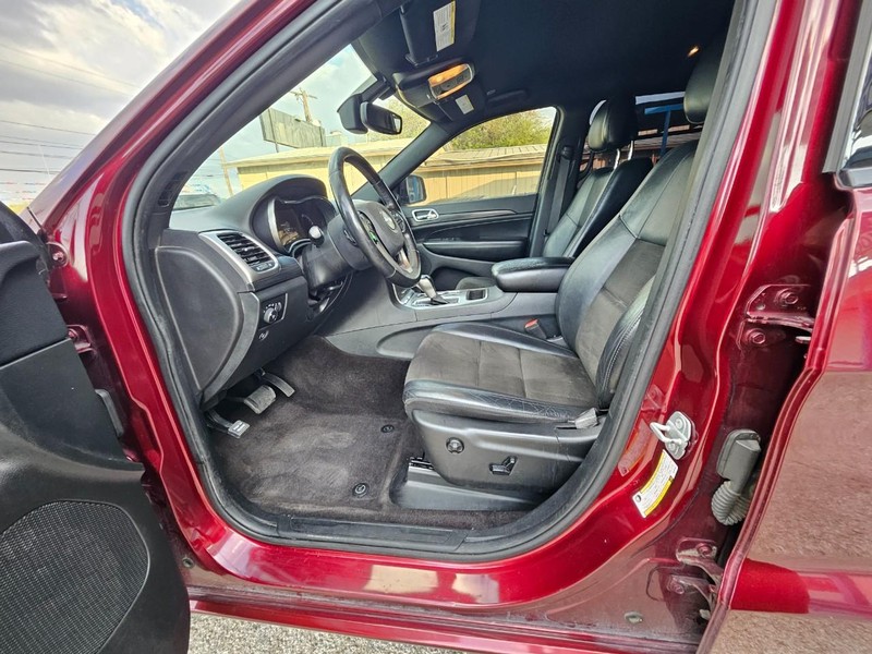 Jeep Grand Cherokee Vehicle Full-screen Gallery Image 12