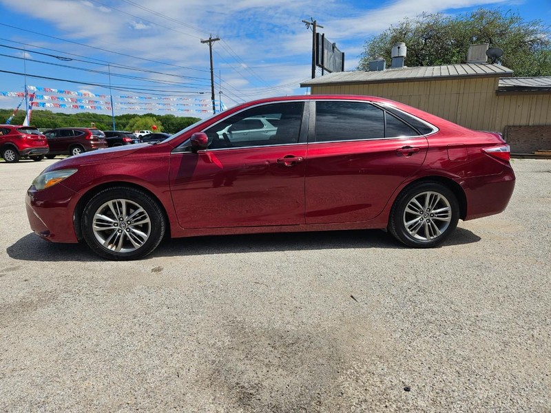 Toyota Camry Vehicle Full-screen Gallery Image 2
