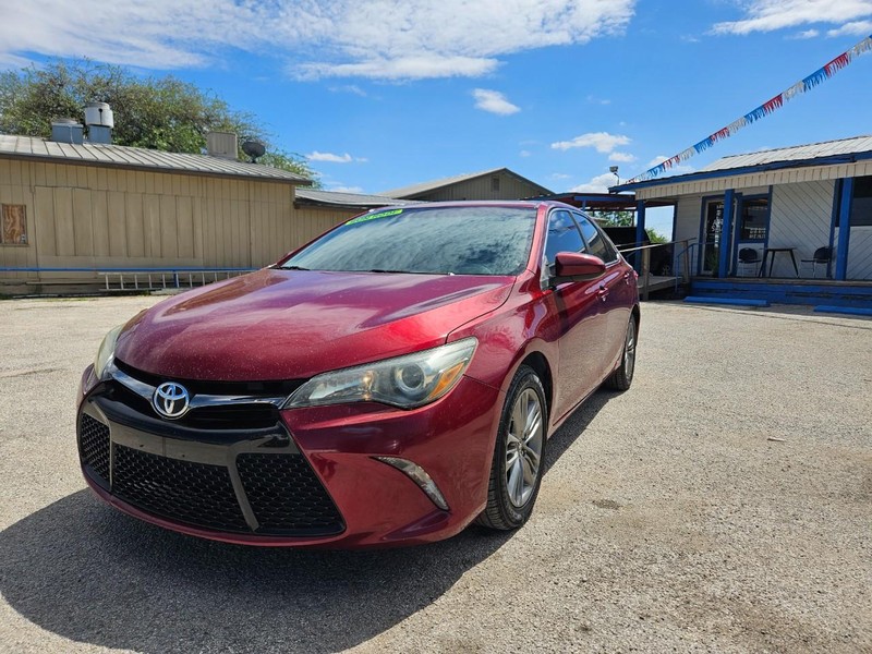 Toyota Camry Vehicle Full-screen Gallery Image 3