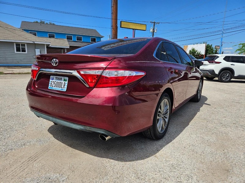Toyota Camry Vehicle Full-screen Gallery Image 5