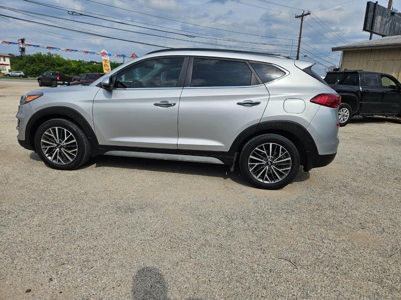 Hyundai Tucson Vehicle Full-screen Gallery Image 2