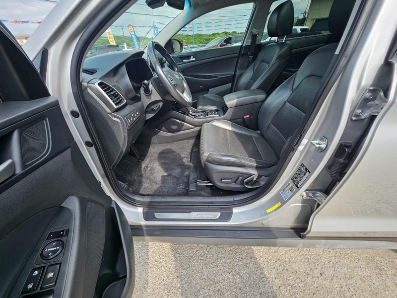 Hyundai Tucson Vehicle Full-screen Gallery Image 9