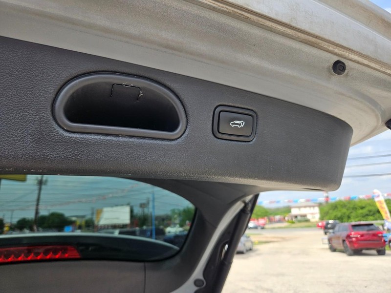 Hyundai Tucson Vehicle Full-screen Gallery Image 12