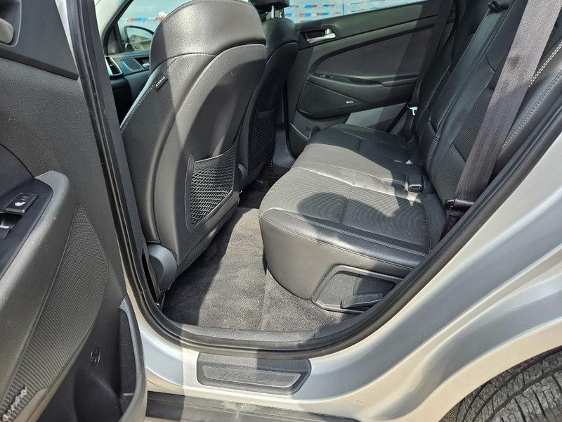 Hyundai Tucson Vehicle Full-screen Gallery Image 13