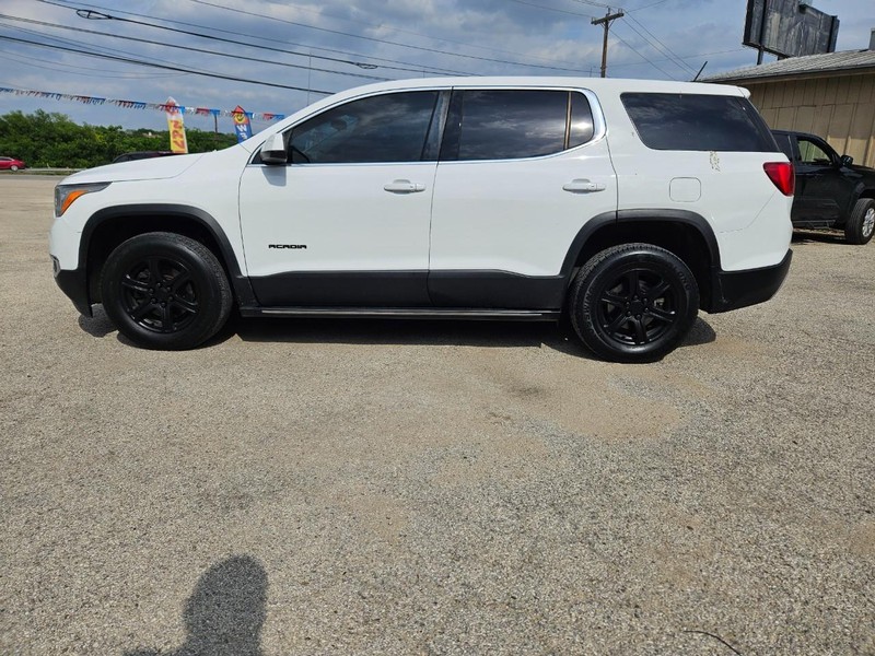 GMC Acadia Vehicle Full-screen Gallery Image 2