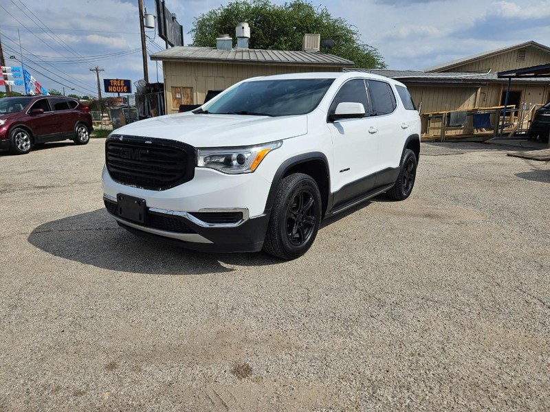 GMC Acadia Vehicle Full-screen Gallery Image 3