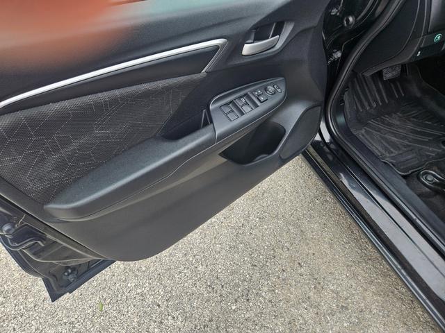 Honda Fit Vehicle Full-screen Gallery Image 11