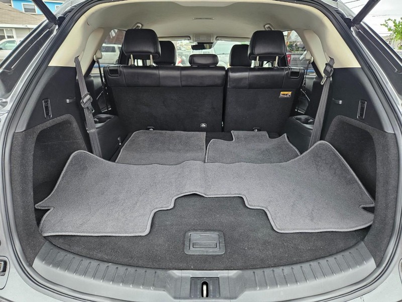 Mazda CX-9 Vehicle Full-screen Gallery Image 8
