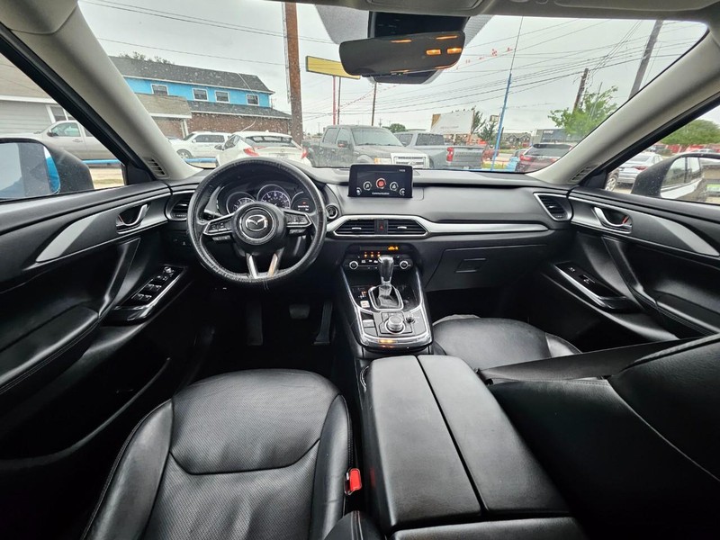 Mazda CX-9 Vehicle Full-screen Gallery Image 10