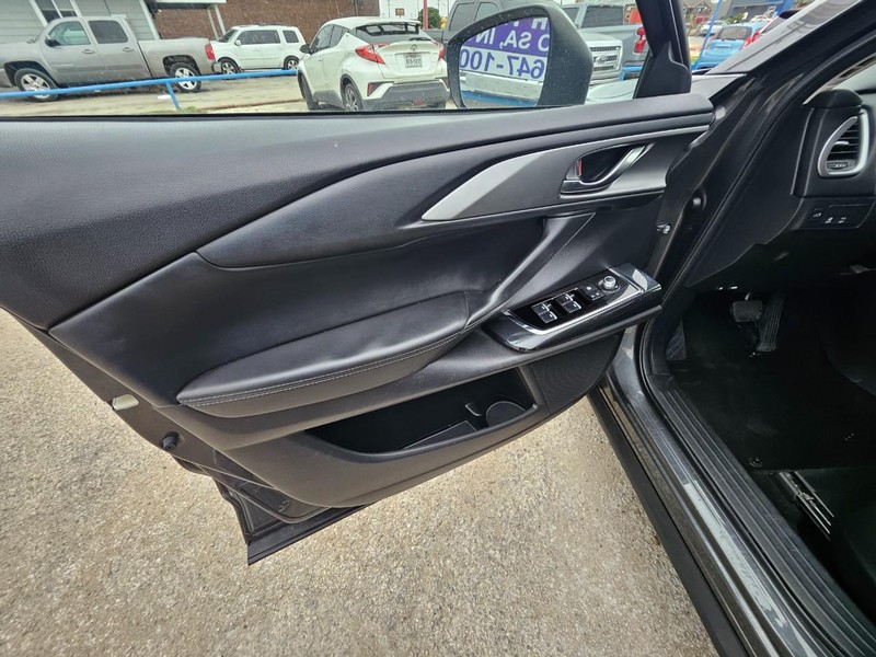 Mazda CX-9 Vehicle Full-screen Gallery Image 11