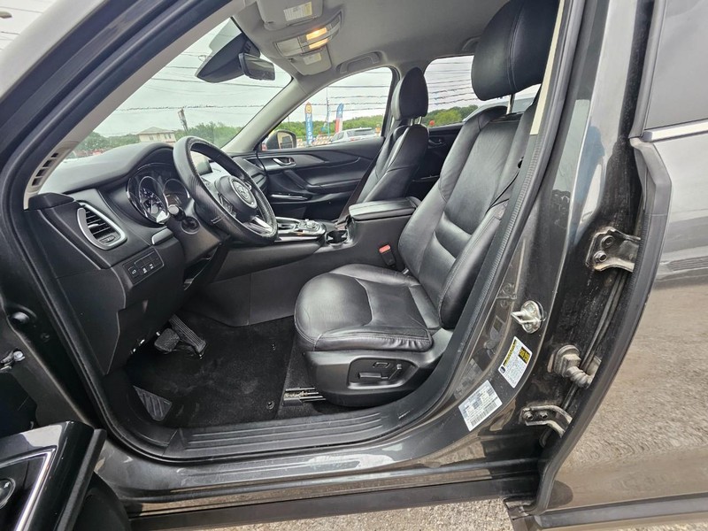 Mazda CX-9 Vehicle Full-screen Gallery Image 12