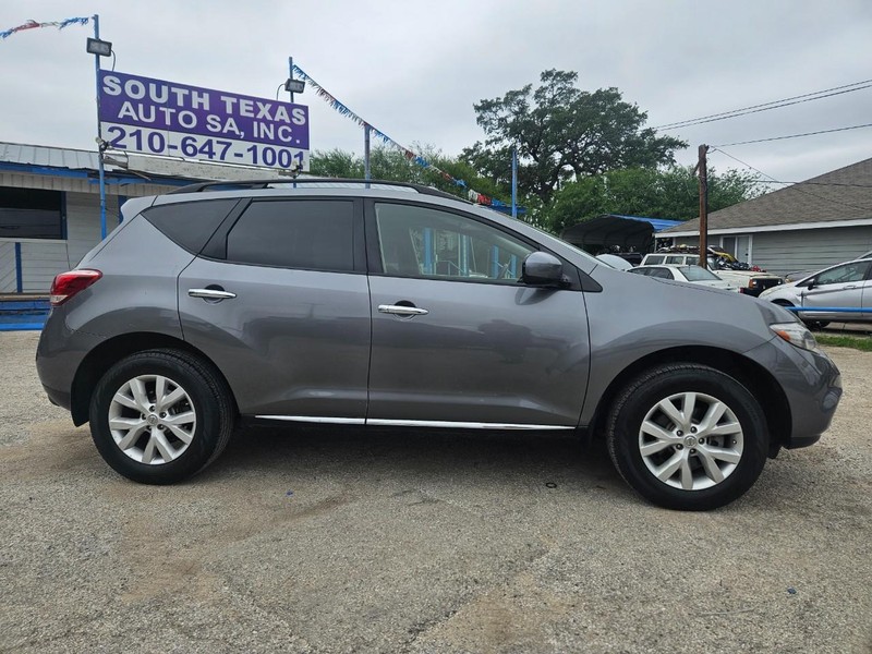 Nissan Murano Vehicle Full-screen Gallery Image 2