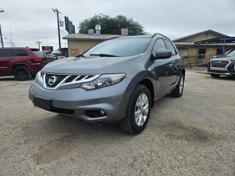 Nissan Murano Vehicle Full-screen Gallery Image 3