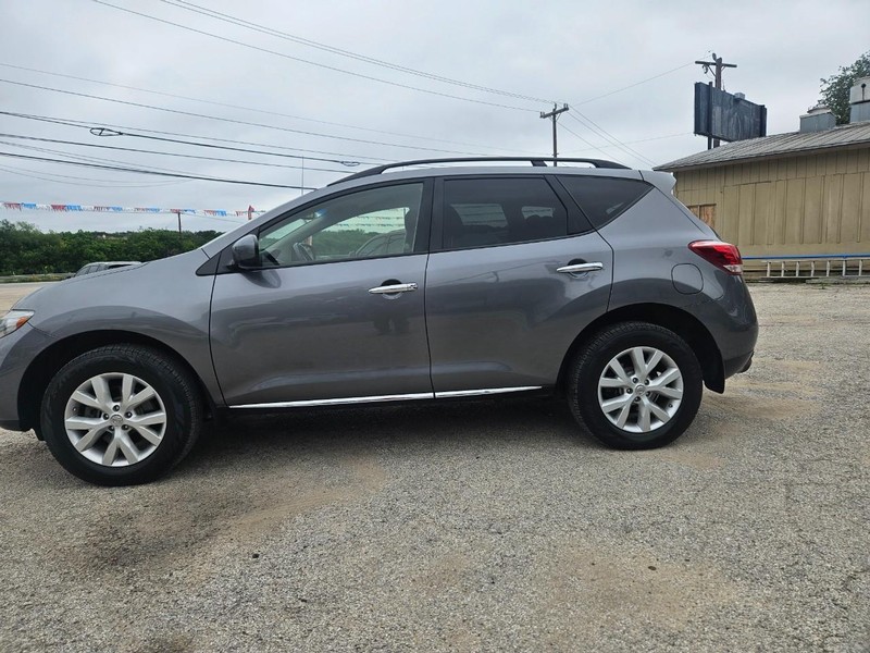 Nissan Murano Vehicle Full-screen Gallery Image 4