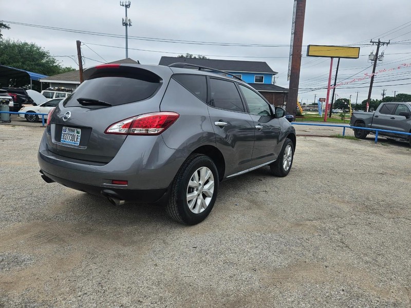 Nissan Murano Vehicle Full-screen Gallery Image 5