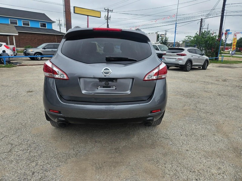 Nissan Murano Vehicle Full-screen Gallery Image 6