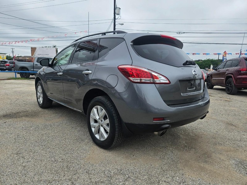 Nissan Murano Vehicle Full-screen Gallery Image 7