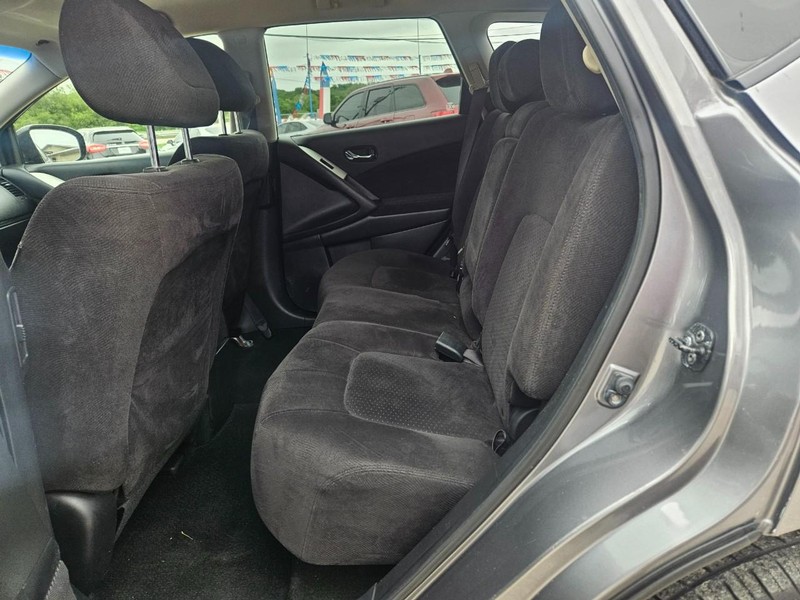 Nissan Murano Vehicle Full-screen Gallery Image 10
