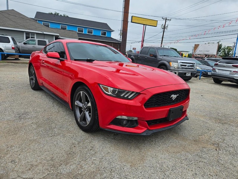 Ford Mustang Vehicle Full-screen Gallery Image 2