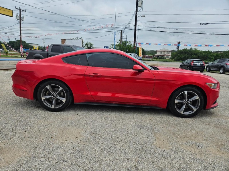 Ford Mustang Vehicle Full-screen Gallery Image 4