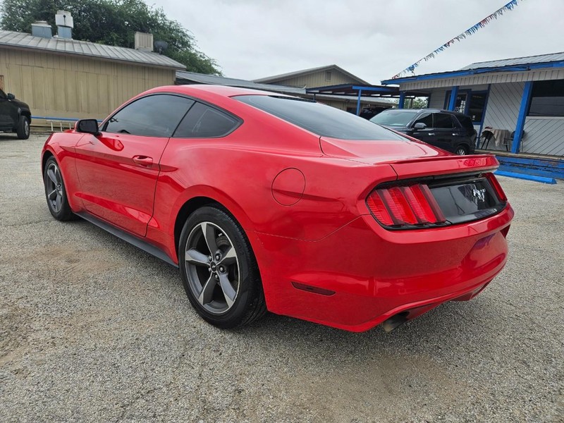 Ford Mustang Vehicle Full-screen Gallery Image 6