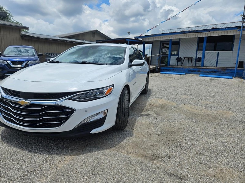 Chevrolet Malibu Vehicle Full-screen Gallery Image 2
