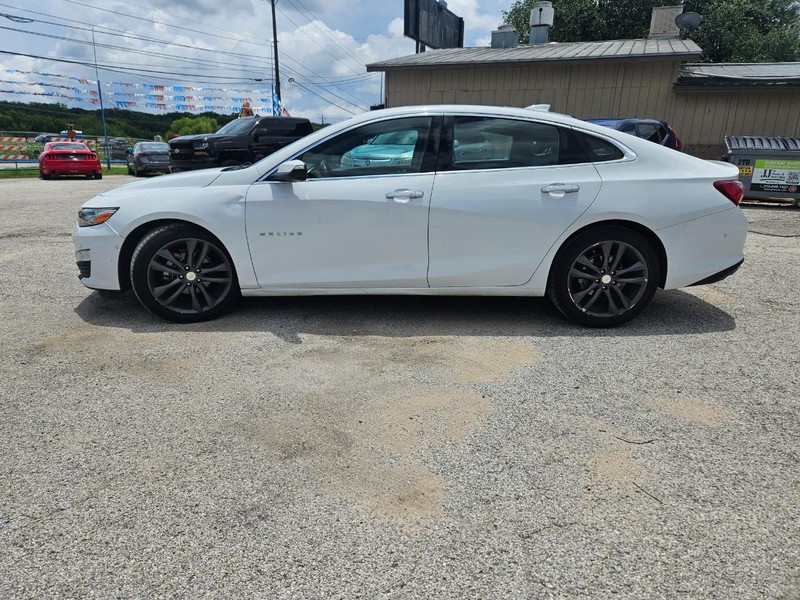 Chevrolet Malibu Vehicle Full-screen Gallery Image 3
