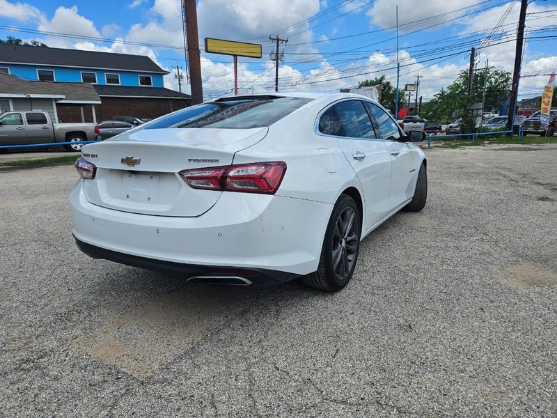 Chevrolet Malibu Vehicle Full-screen Gallery Image 5