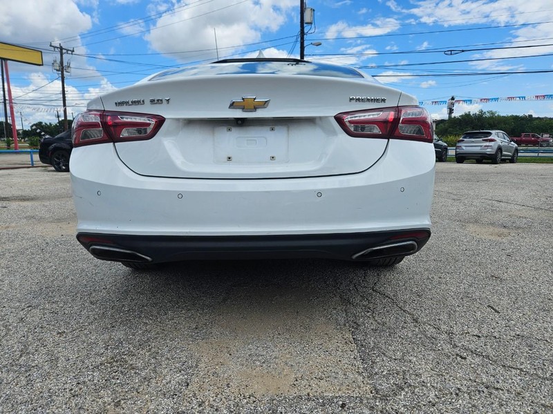 Chevrolet Malibu Vehicle Full-screen Gallery Image 6