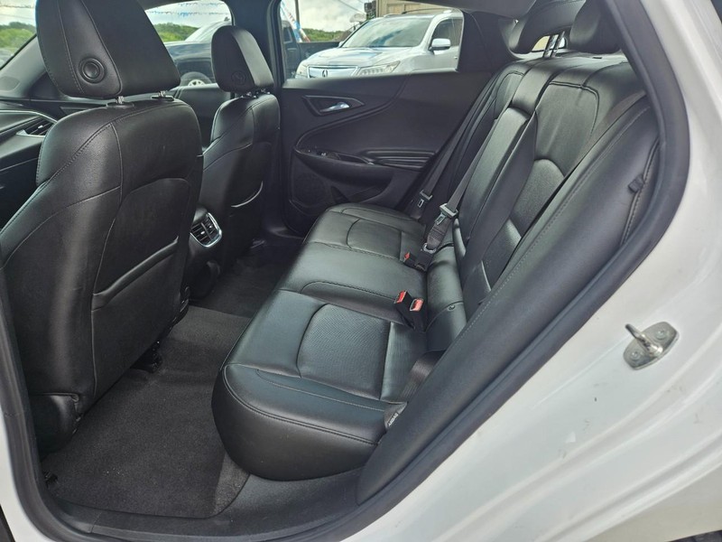Chevrolet Malibu Vehicle Full-screen Gallery Image 8