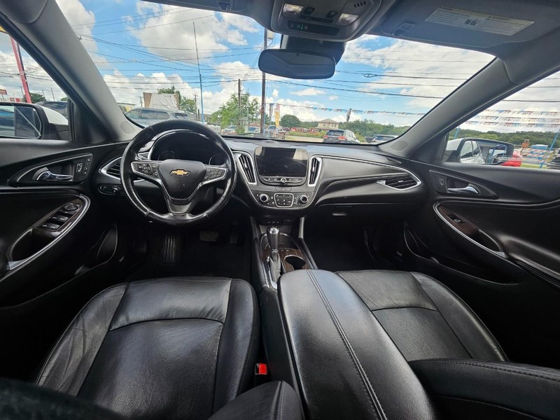 Chevrolet Malibu Vehicle Full-screen Gallery Image 10