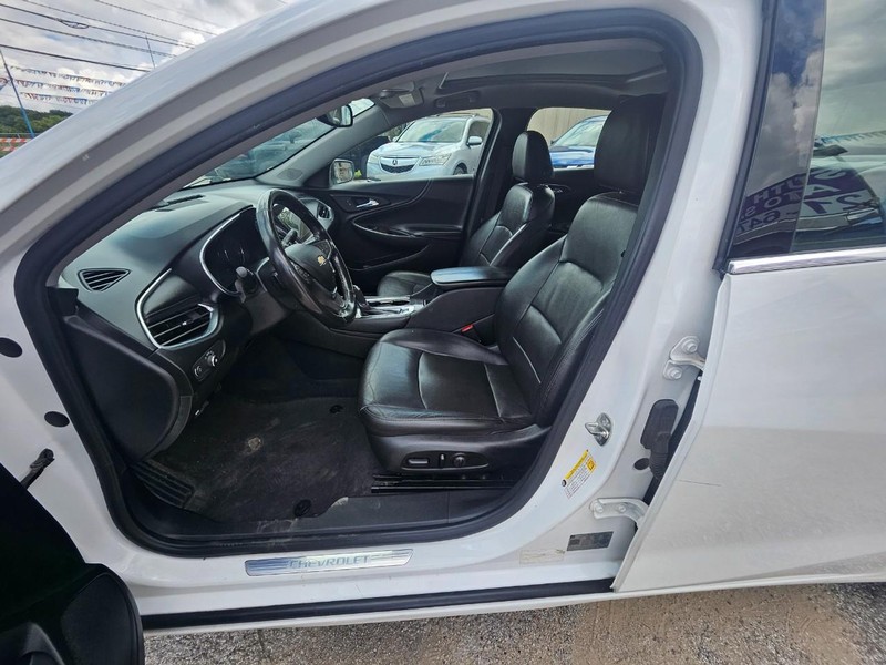 Chevrolet Malibu Vehicle Full-screen Gallery Image 11