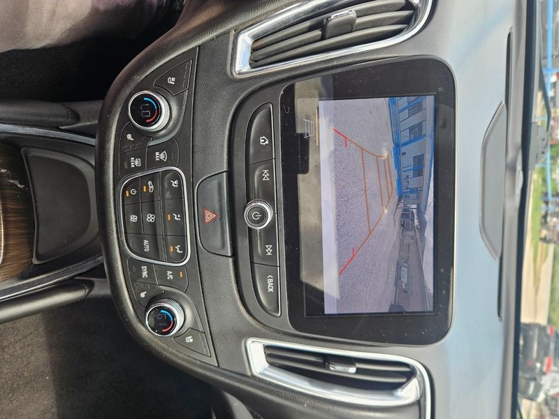 Chevrolet Malibu Vehicle Full-screen Gallery Image 13