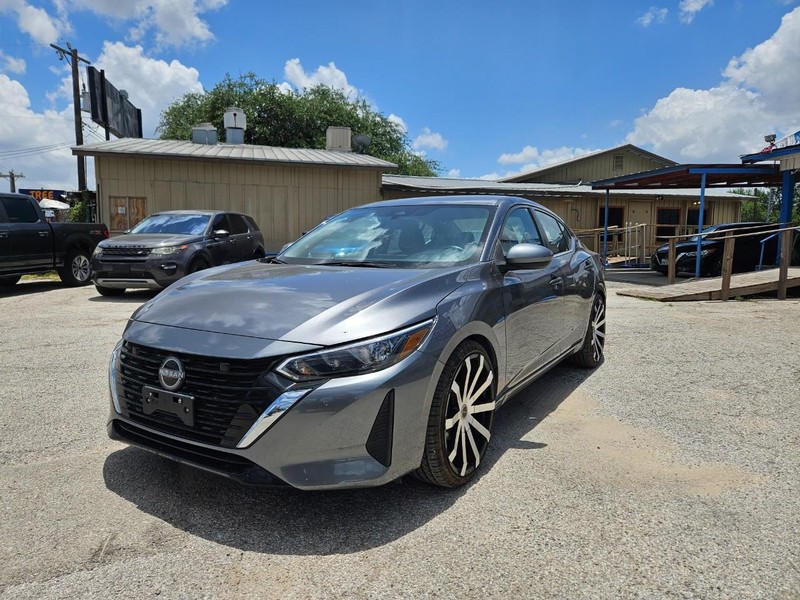 Nissan Sentra Vehicle Full-screen Gallery Image 3
