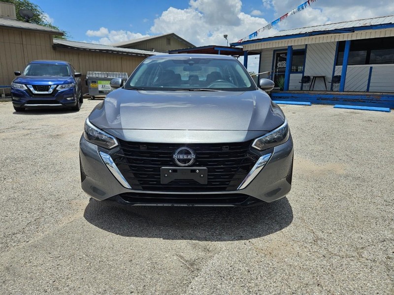 Nissan Sentra Vehicle Full-screen Gallery Image 4
