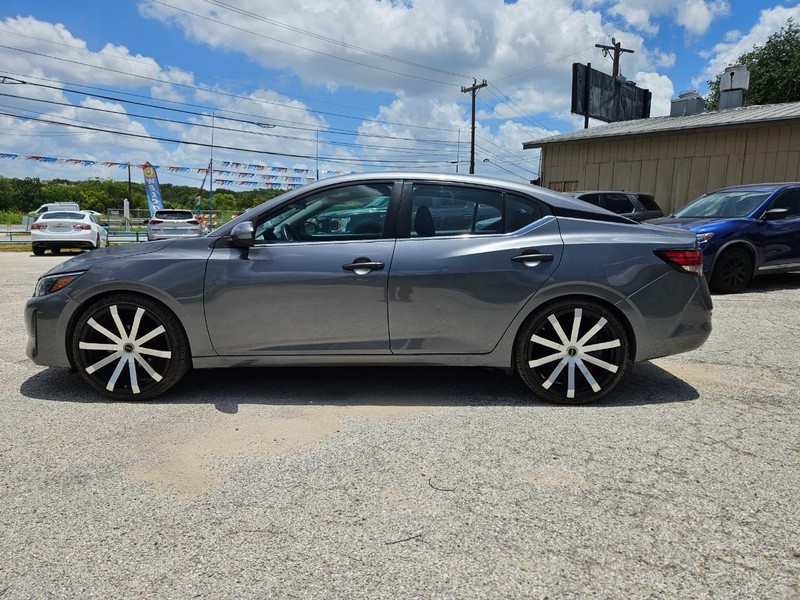 Nissan Sentra Vehicle Full-screen Gallery Image 7