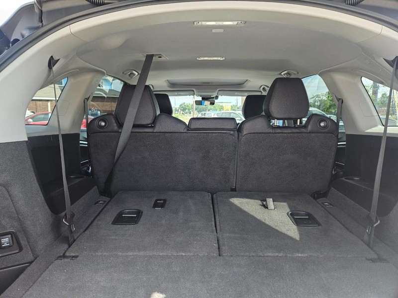 Acura MDX Vehicle Full-screen Gallery Image 9