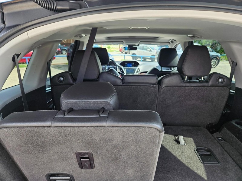 Acura MDX Vehicle Full-screen Gallery Image 11