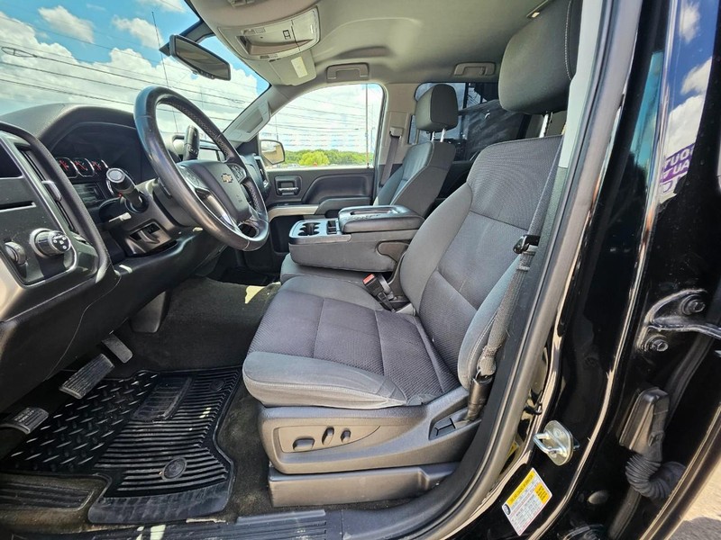 Chevrolet Silverado 1500 Vehicle Full-screen Gallery Image 9
