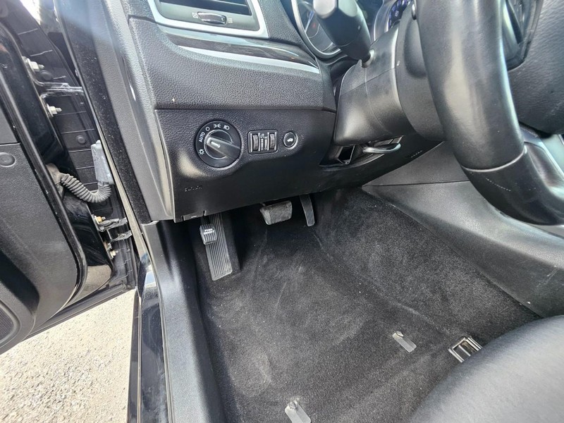 Chrysler 300 Vehicle Full-screen Gallery Image 9