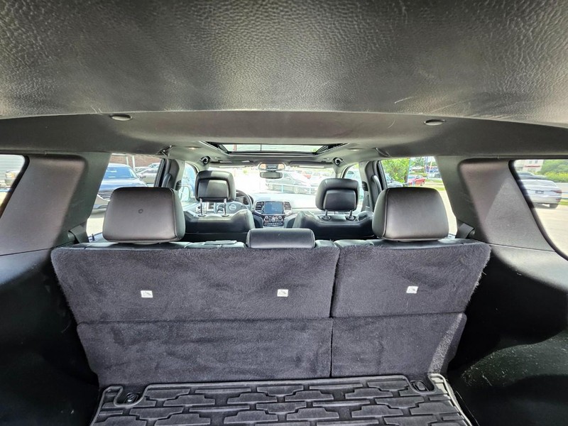 Jeep Grand Cherokee Vehicle Full-screen Gallery Image 8