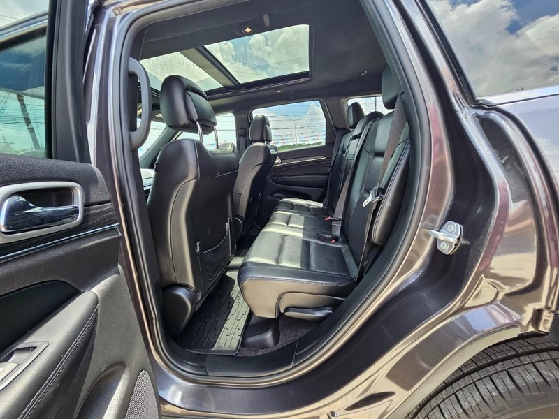 Jeep Grand Cherokee Vehicle Full-screen Gallery Image 9