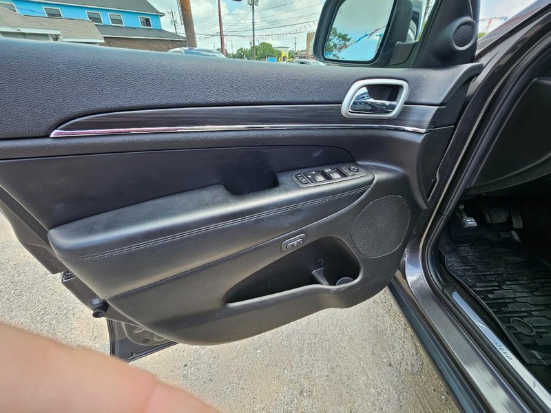 Jeep Grand Cherokee Vehicle Full-screen Gallery Image 12