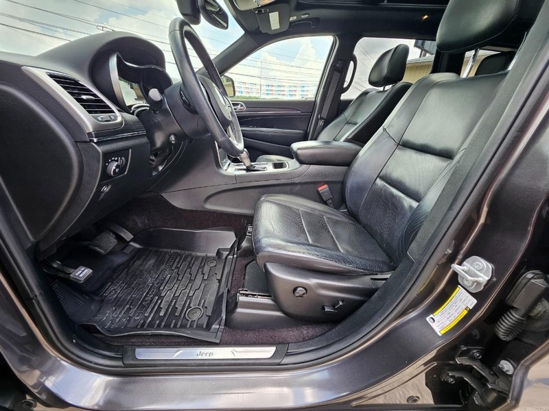 Jeep Grand Cherokee Vehicle Full-screen Gallery Image 13