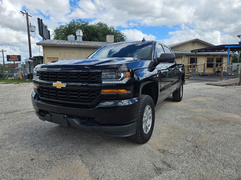 Chevrolet Silverado 1500 Vehicle Full-screen Gallery Image 2